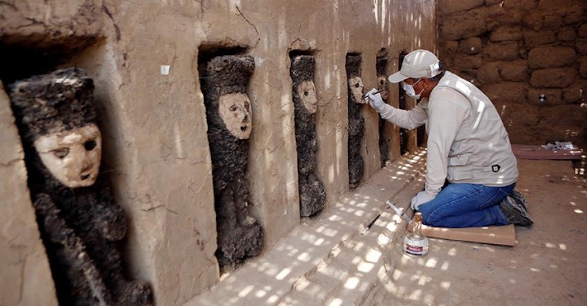 CHAN CHAN: Hallan 20 ídolos de madera y murales de unos 800 años de antigüedad en el complejo arqueológico CHAN CHAN: Hallan 20 ídolos de madera y murales de unos 800 años de antigüedad en el complejo arqueológico