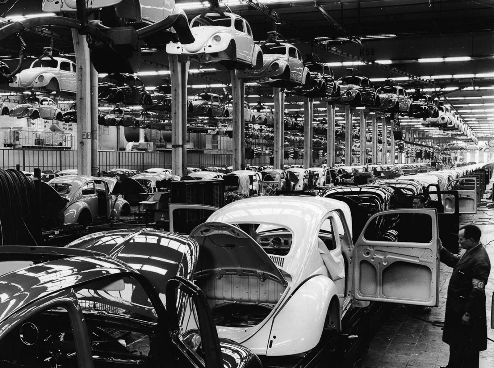 The assembly line. 1960.