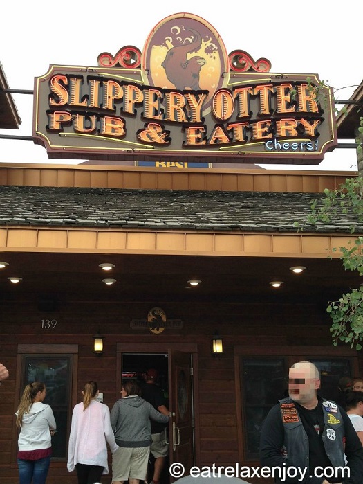 מסעדה Slippery Otter Pub ב-West Yellowstone