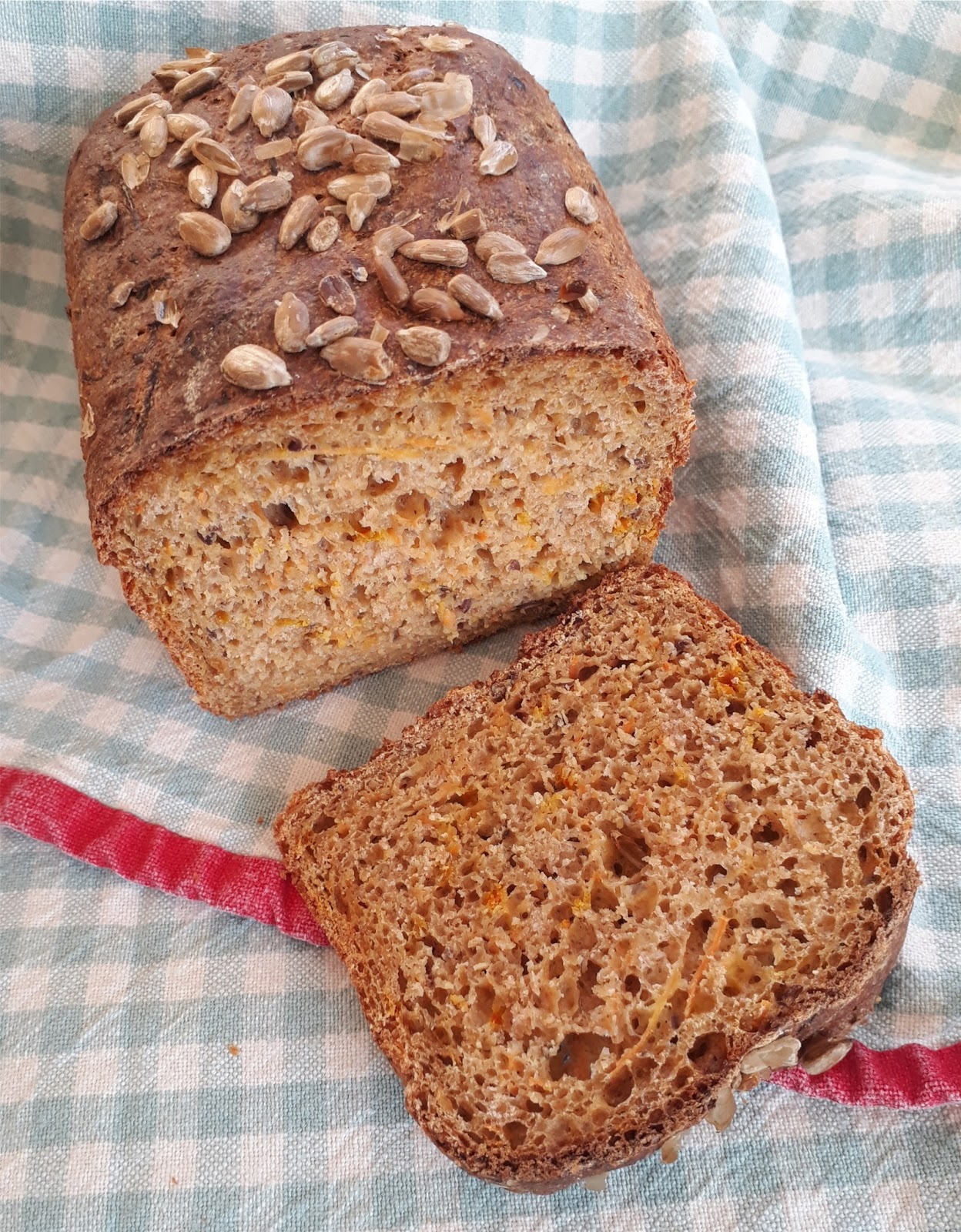 Vollkorn-Karotten Brot Vollkorn-Karotten Brot