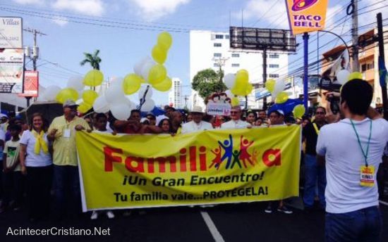 Prohíben matrimonio gay en Panamá con nueva ley Protesta contra matrimonio gay en Panamá