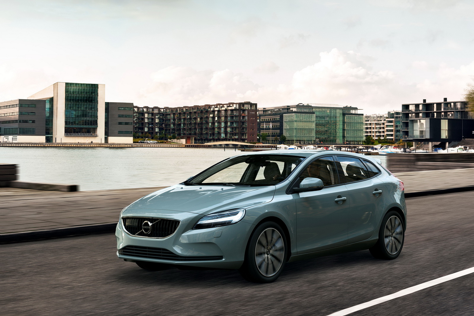 Volvo C40: avantajları ve dezavantajları, yorumlar Volvo C40: avantajları ve dezavantajları, yorumlar