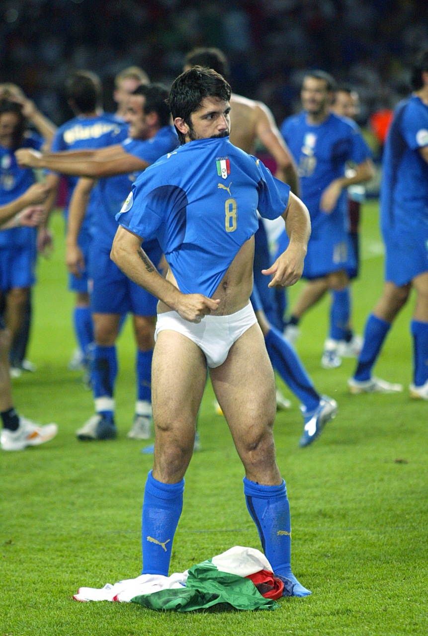 Des Hommes Nus: Sport