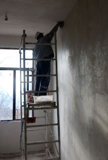 Yulhan getting to the end of the plastering Yulhan getting to the end of the plastering