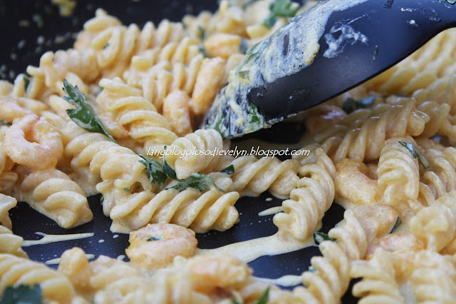 pasta con gamberetti e zafferano...idea per un pasto veloce e genuino!