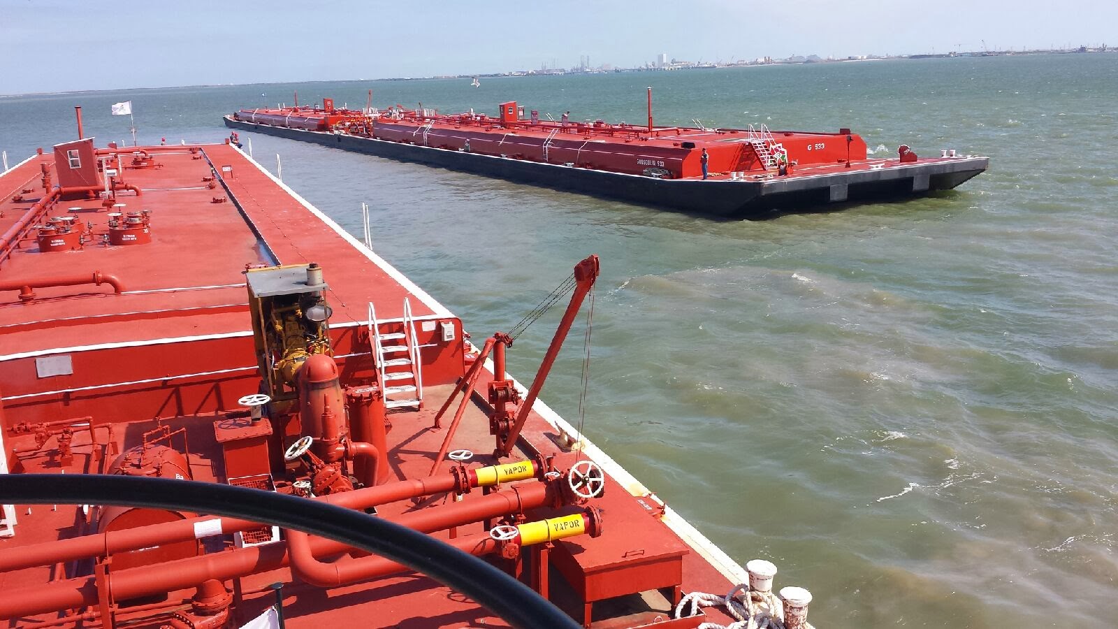 Мини баржа. Баржи нефтянки. Баржа с нефтью. Баржа боа. Северный завоз.