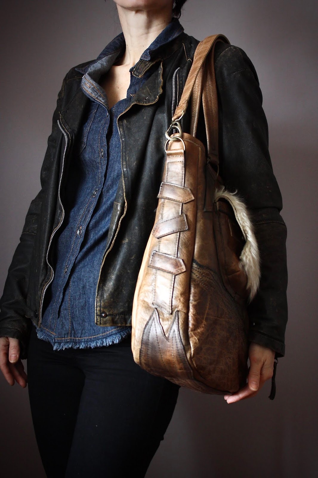 Laboratory of Fashion Distressed leather shoulder bag with sheepskin