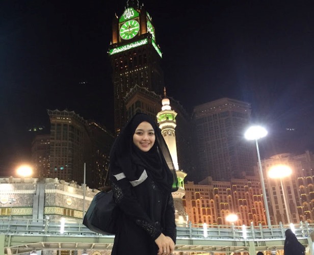 Kenali Gadis 'Cantik Biar Berakal' Yang Kini Viral Di Facebook Jeddah