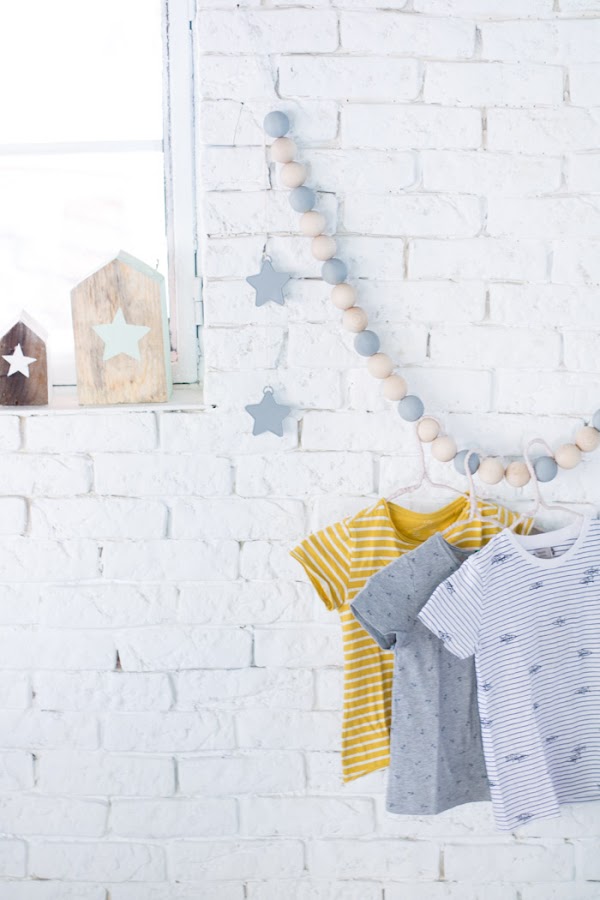 Perchero bolas madera infantil