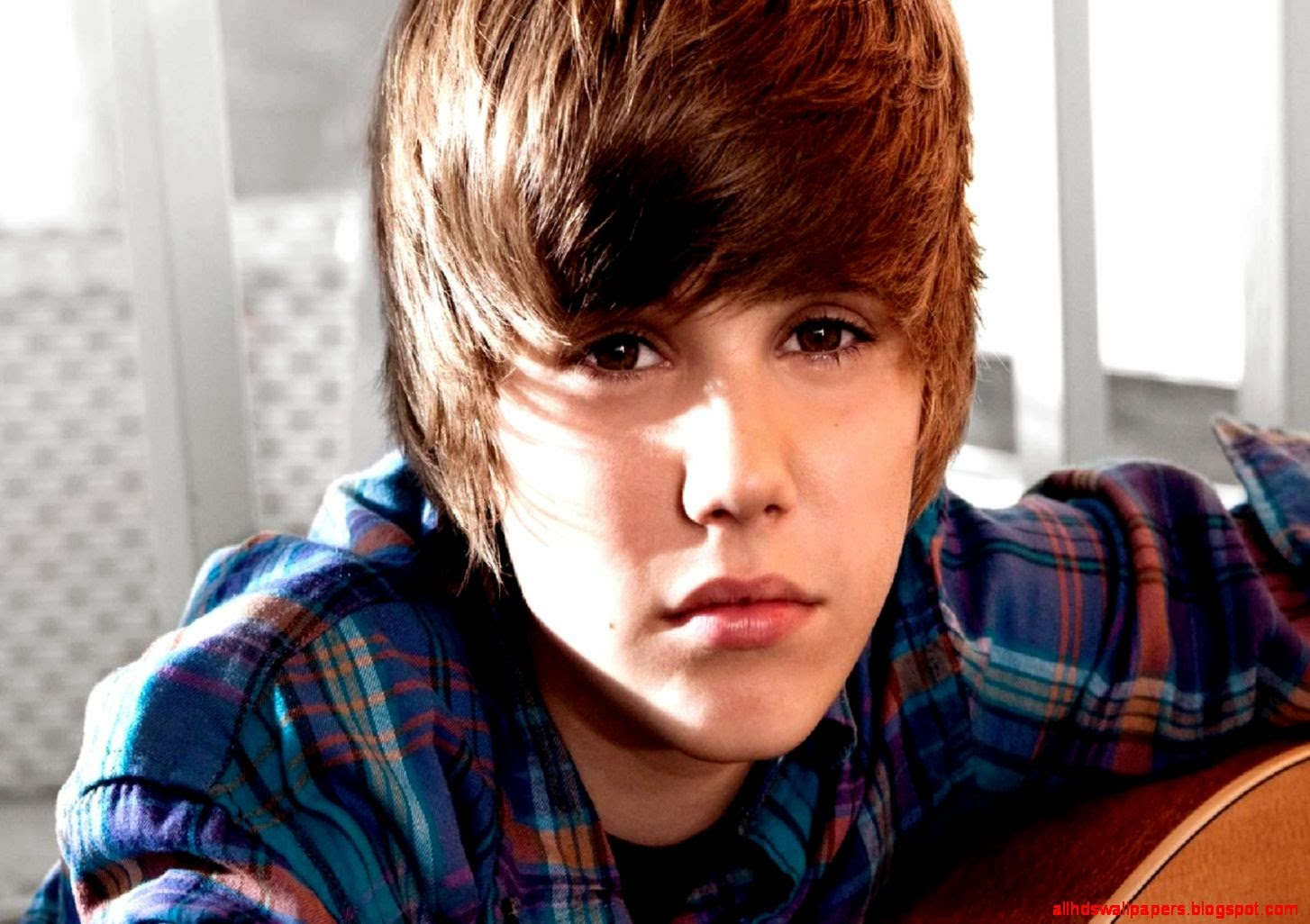 Justin Bieber close up free desktop background   free wallpaper image