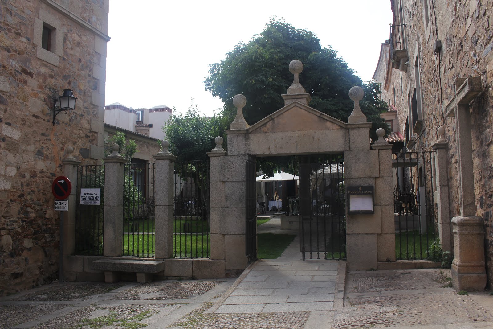 Stay, Stray, Play and Feast We are Caceres From Cuidad de Nueva