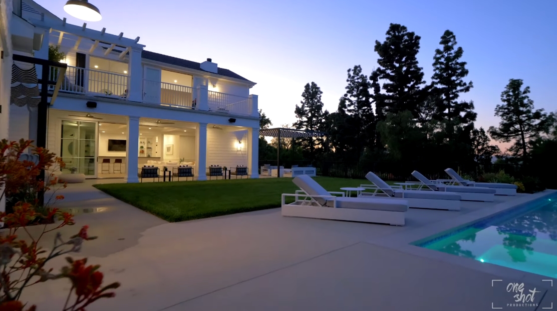 Tour 4639 Balboa Ave, Encino vs. 35 Interior Design Photos