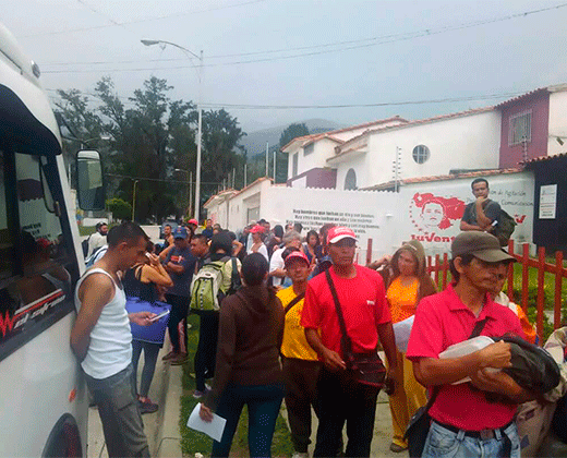 ¡SE LE CHISPOTEO! Por error, “enchufada” de Mérida publica foto de chavistas siendo revisados en lista 