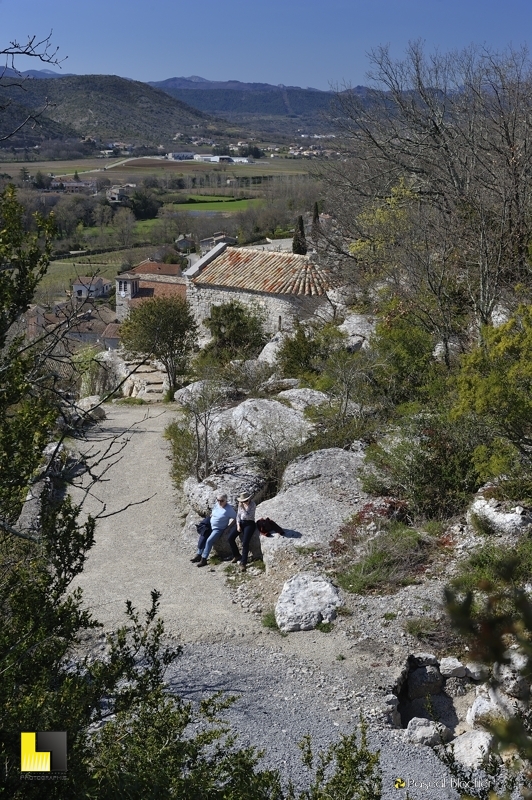 petite pause devant la chapelle sainte cerise de vogue photo Pascal Blachier