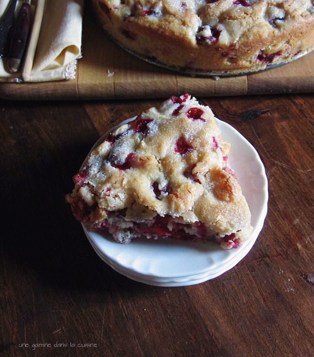 cranberry buttermilk cake | une gamine dans la cuisine 