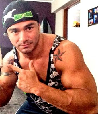 André Castañeda Foto de André Castañeda con ropa deportiva