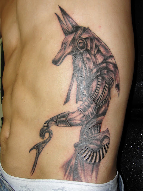 Egipcio Tatuagem Nas Costelas Para Homens