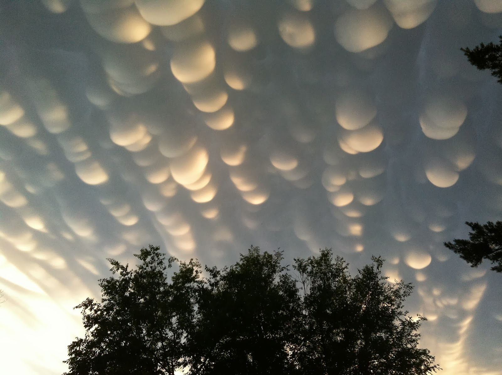 PhotoCosmos Strange weather phenomenon Mammatus clouds