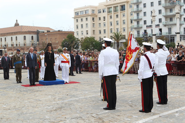 La Reina preside la entrega de la bandera de combate al BPE ‘Juan Carlos I’.