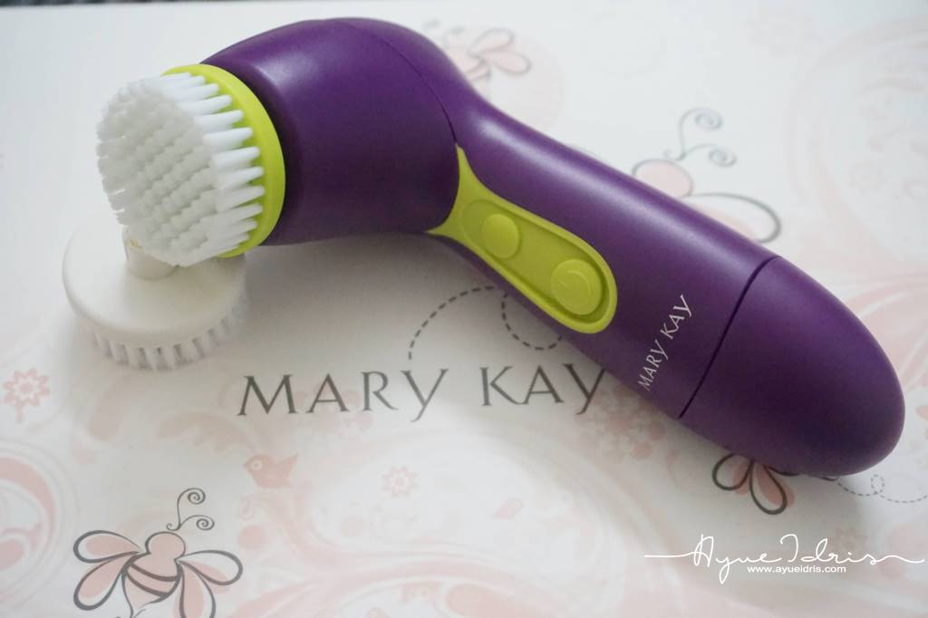 Mary Kay Limited Edition Skinvigorate™ Cleansing Brush Review AYUE IDRIS