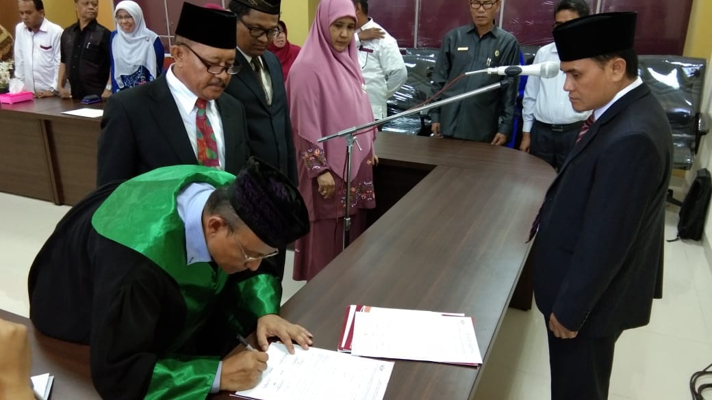 Dr. Gusril Kenedi, M. Pd Jabat Wakil Direktur UIN Imam Dr. Gusril Kenedi, M. Pd Jabat Wakil Direktur UIN Imam