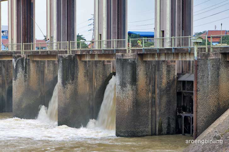 bendungan pintu air sepuluh tangerang