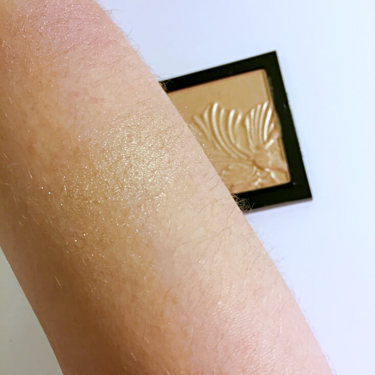 wet n wild megaglo Highlighting Powder Golden Flower Crown swatch wet n wild megaglo Highlighting Powder Golden Flower Crown swatch