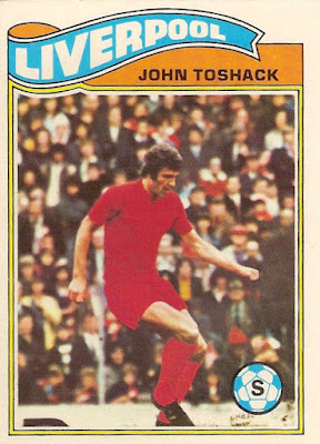 TOPPS-FOOTBALL -#136- EVERTON MIKE PEJIC RED BACK 1977