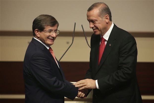 Ποιος κυβερνά την Τουρκία: Νταβούτογλου ή Ερντογάν;