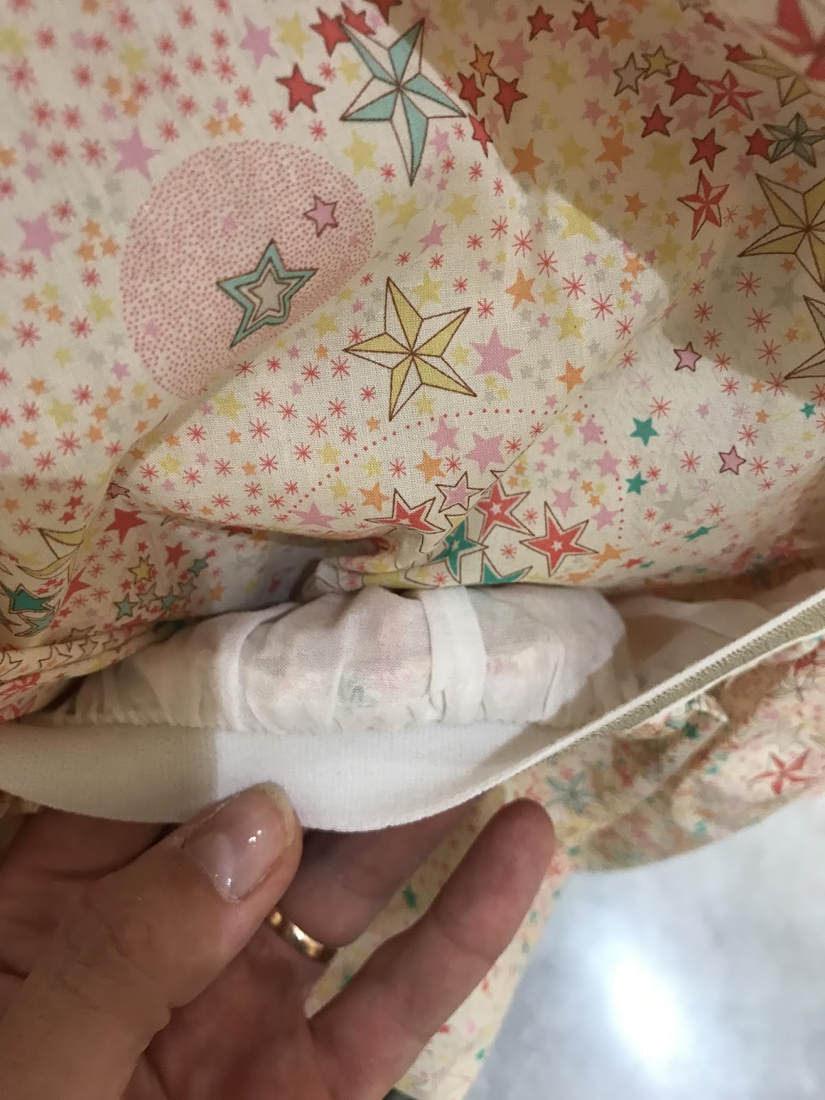 Cómo poner una cinturilla de goma Moda en la Costura Cómo poner una cinturilla de goma Moda en la Costura