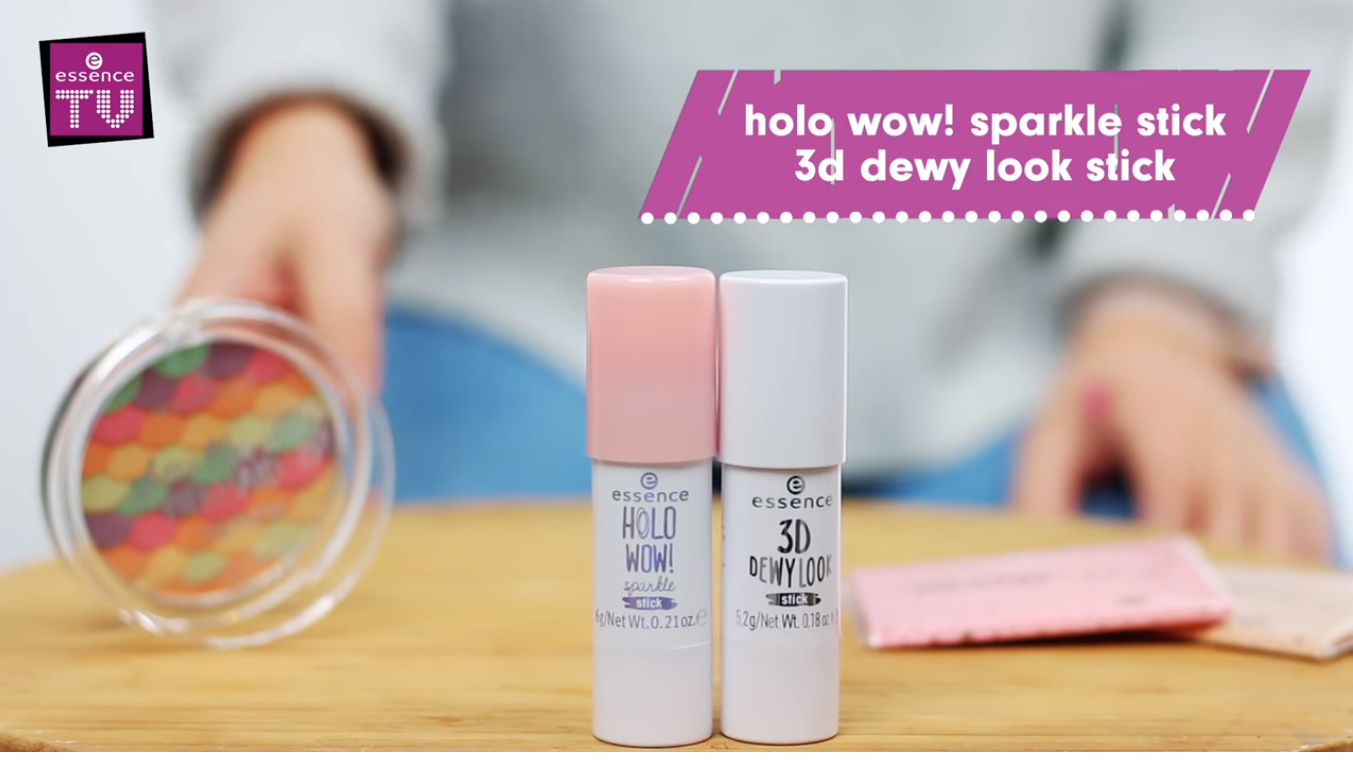 essence-holo-wow-stick