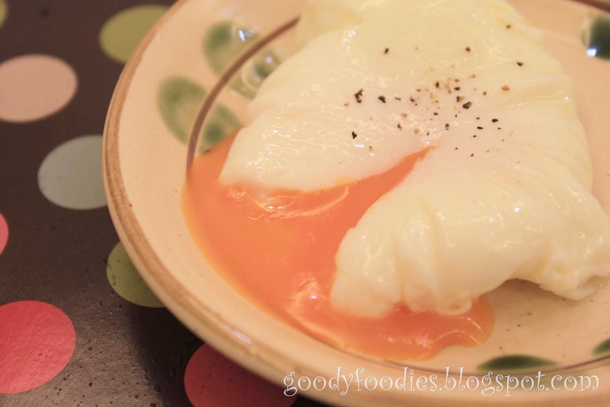 GoodyFoodies Easy (failproof) Cling Film Poached Eggs (MasterChef)