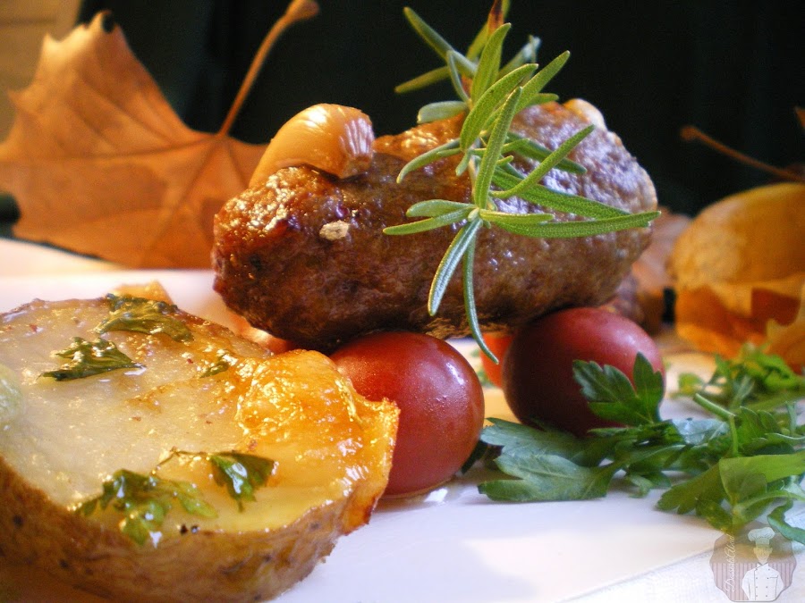 "Ovillo" de carne relleno de pimiento con queso