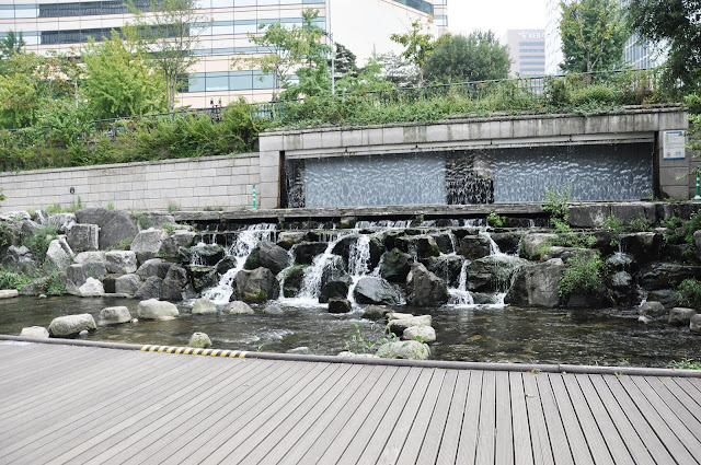 Cheonggyecheon Stream (청계천) & Cheonggye Plaza (청계광장)