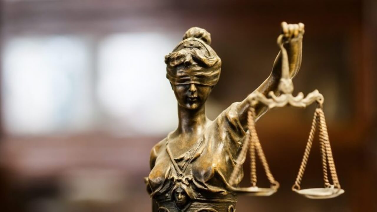 Pengertian Hukum Pengertian HUKUM Adalah: Fungsi, Unsur, Ciri, Jenis, dan Contoh Hukum