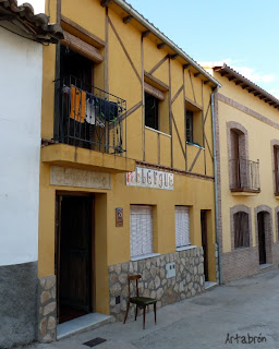 Aldeanueva del Camino. Fachada del albergue