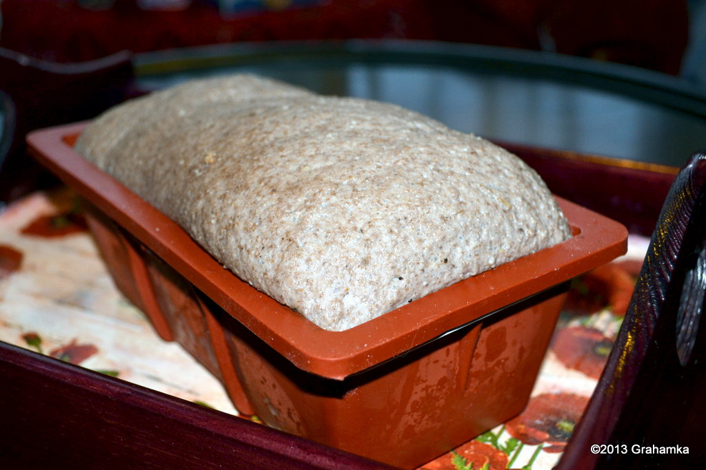 Wyrośnięty chleb, zaraz wjazd do piekarnika.