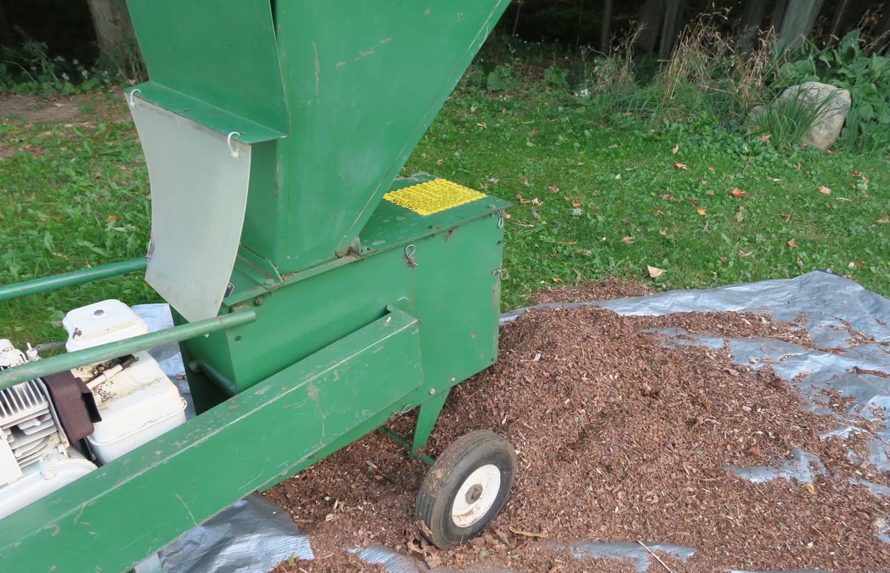 Upland MacKissic Shredder, Part 2...Making And Using LeafConfetti Mulch