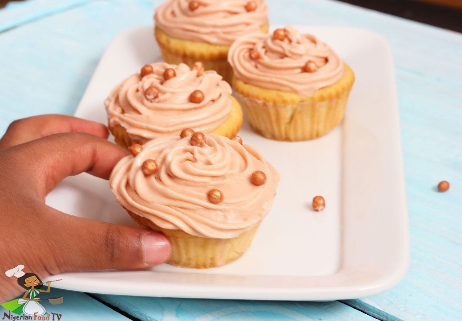 Easy Vanilla Cupcakes : 6 Cupcakes Recipe 