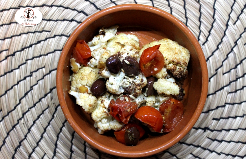 Cavolfiore con pomodorini e olive in friggitrice ad aria Ricetta ed