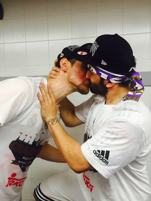 Euroleague: Καυτό φιλί παικτών στα αποδυτήρια της Ρεάλ! (ΦΩΤΟ)