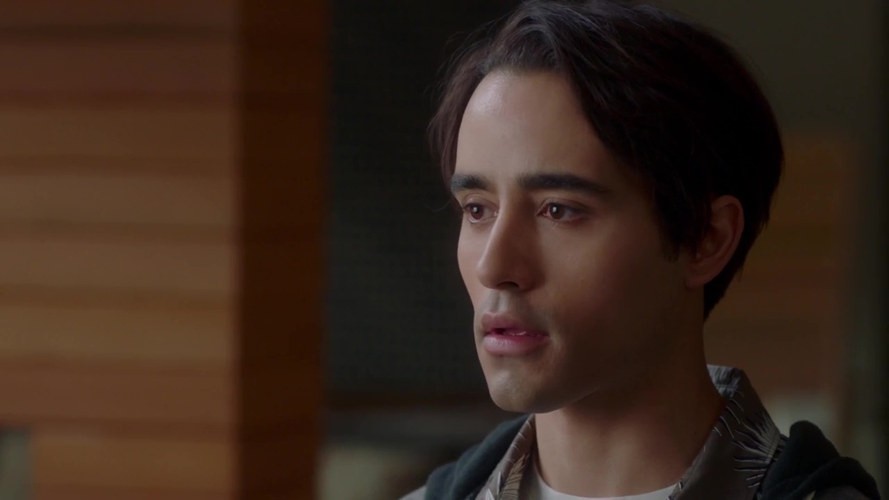 Films Et Séries Tv Avec Eli Brown ausCAPS: Eli Brown and Evan Bittencourt kiss in Pretty Little Liars