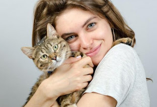  TAFSIR MIMPI Menggendong Anak Kucing Menurut Islam dan Primbon 99 TAFSIR MIMPI Menggendong Anak Kucing Menurut Islam dan Primbon