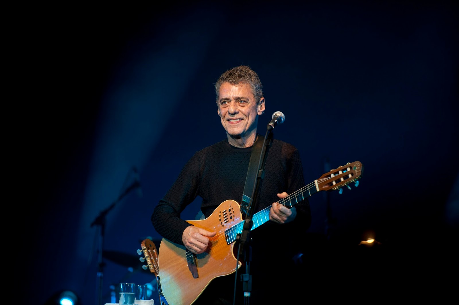 Chico Buarque ironiza 'pessoas finas' que o xingam de 'viado' nas ruas do Rio Chico Buarque ironiza 'pessoas finas' que o xingam de 'viado' nas ruas do Rio