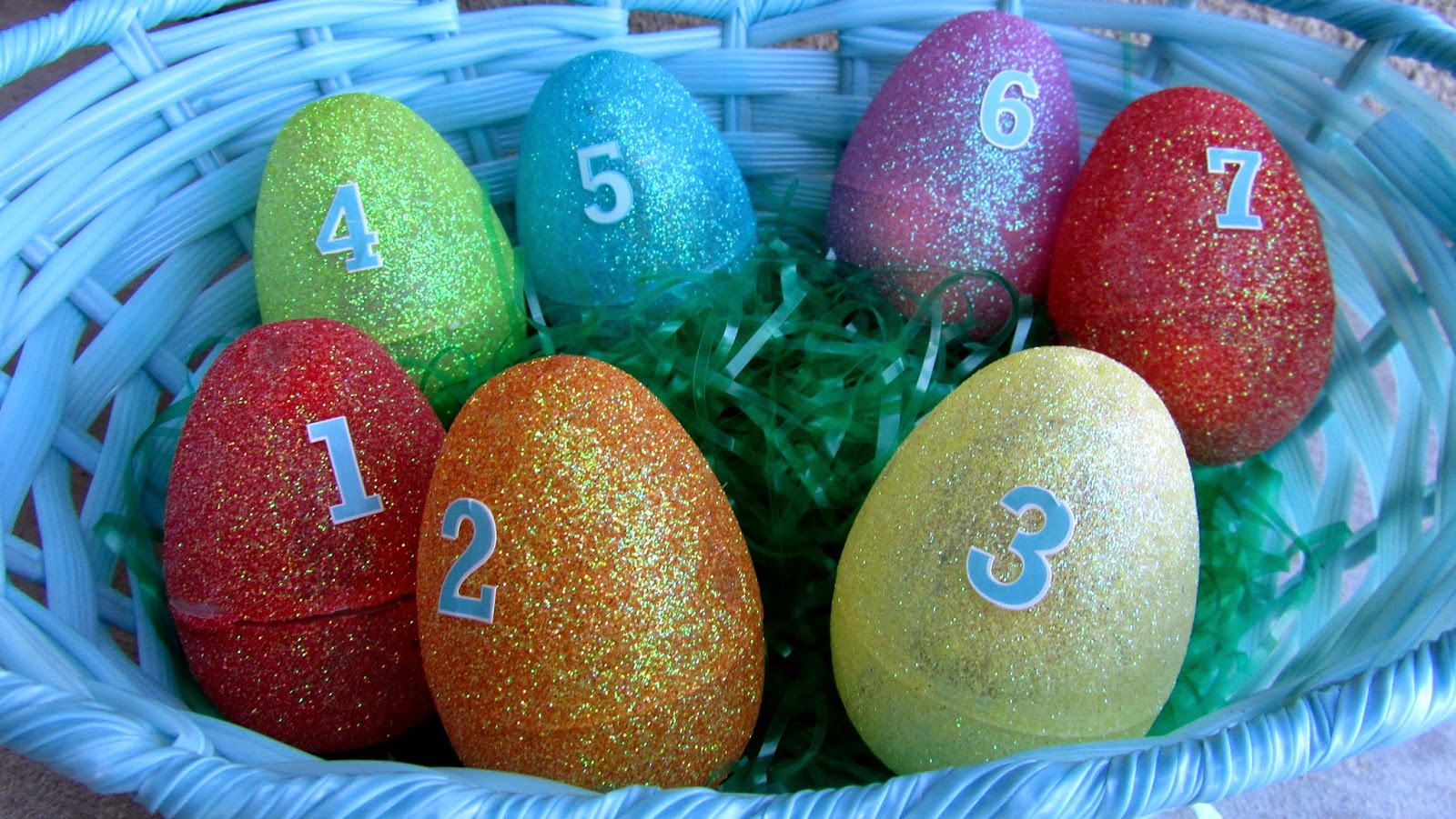 Цифра 7 из пасхальных яиц. Пасха в 24 году. Easter material. Easter Day Kids.