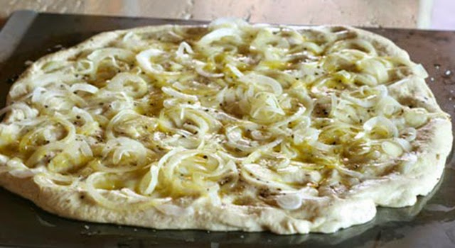 pizza casera cebolla y queso paso 6