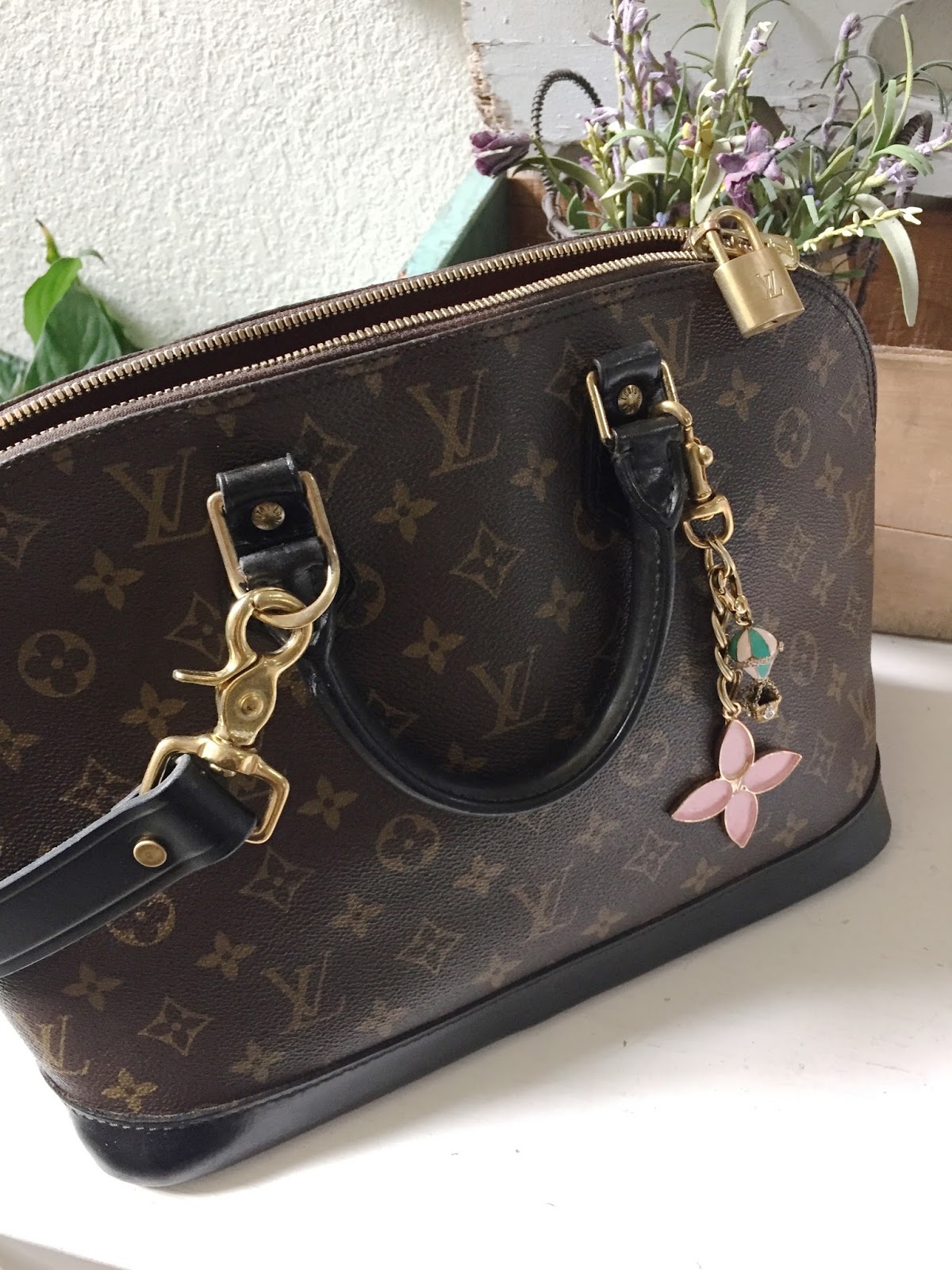 Louis Vuitton Alma in monogram - Bags of CharmBags of Charm