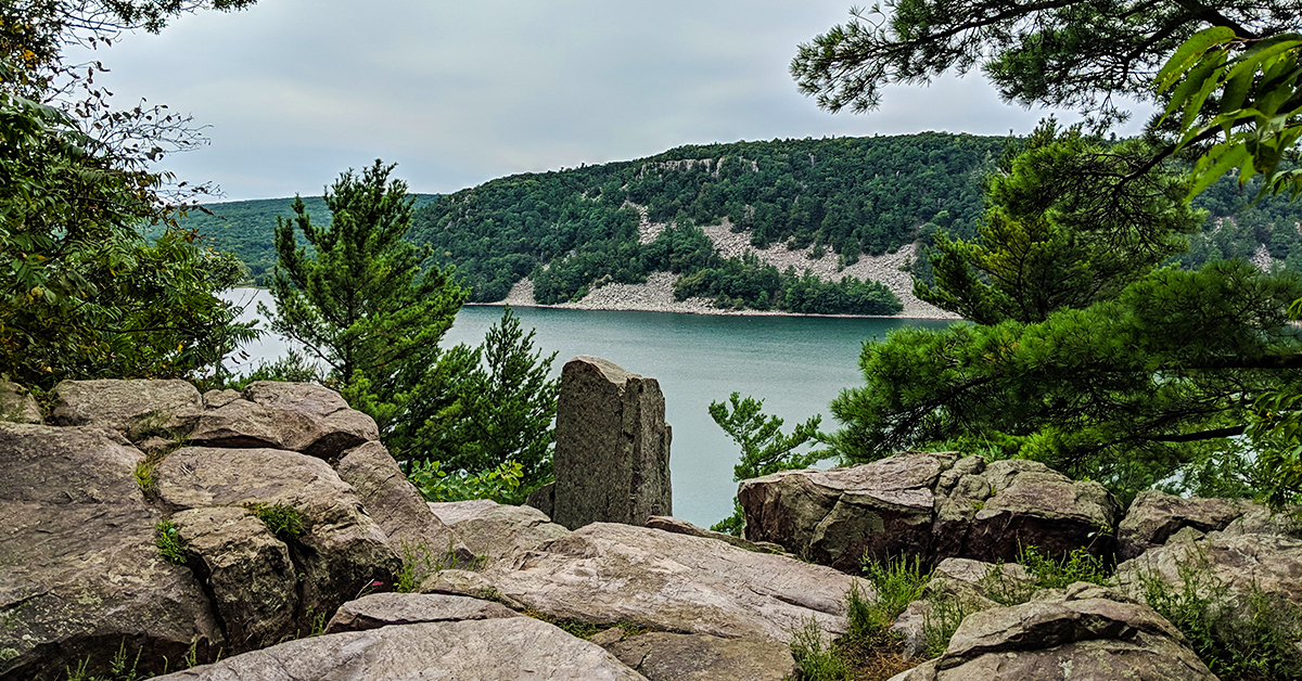 Hiking Devil's Lake East Bluff