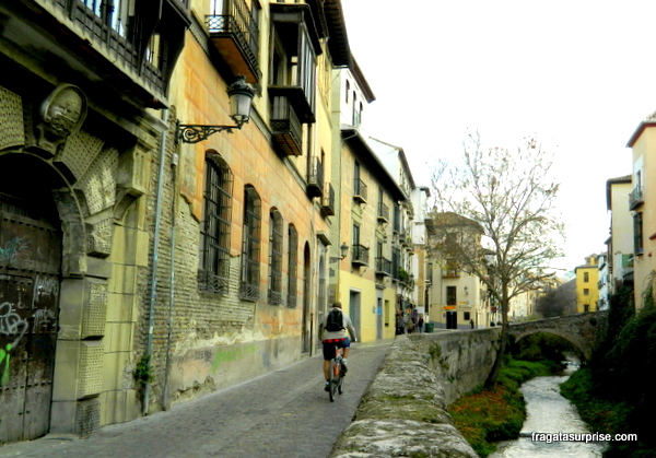 Granada, Andaluzia - Carrera del Darro, a "rua mais bonita do mundo"