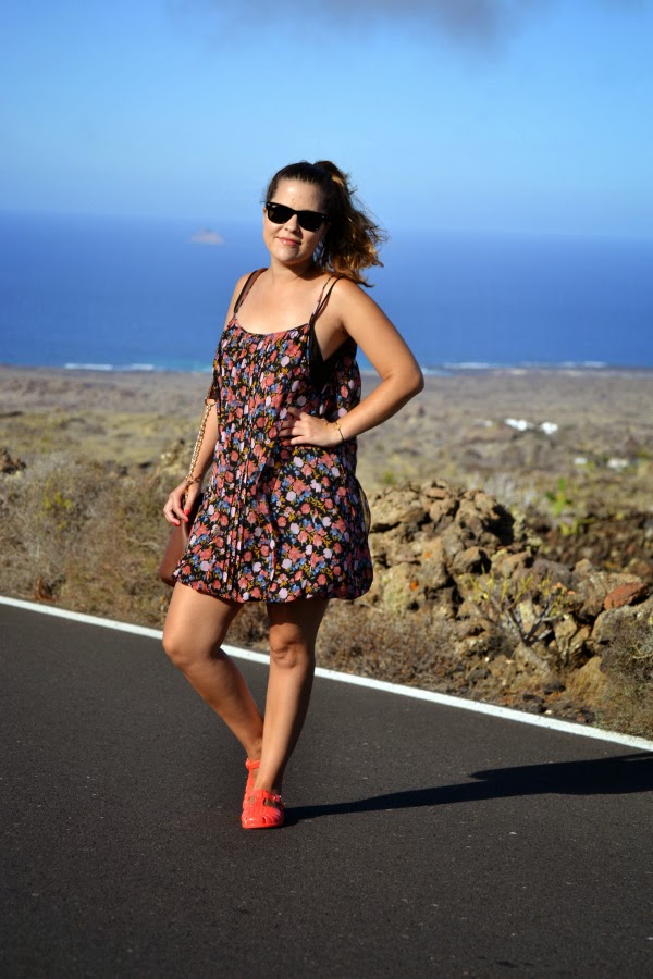 look_outfit_cangrejeras_goma_jelly_shoes_vestido_flores_nudelolablog_01